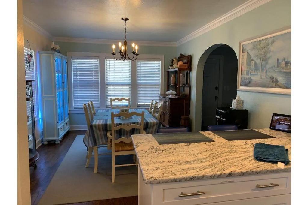 CaroleBelle Cottage-sleeps 8+hot tub/grills/firepit Lawton Esterno foto
