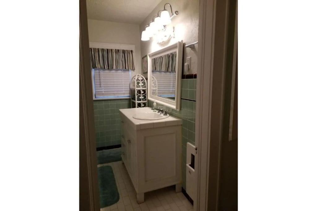 CaroleBelle Cottage-sleeps 8+hot tub/grills/firepit Lawton Esterno foto