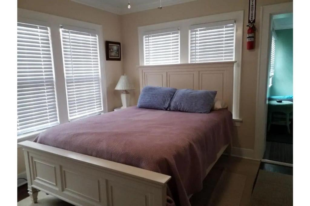 CaroleBelle Cottage-sleeps 8+hot tub/grills/firepit Lawton Esterno foto